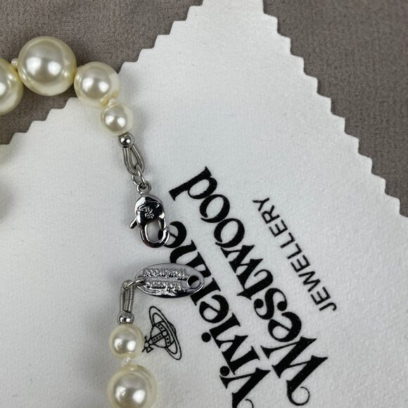 Vivienne Westwood Single Layer Pearl Necklace Silver Pendant - Picture 7 of 10